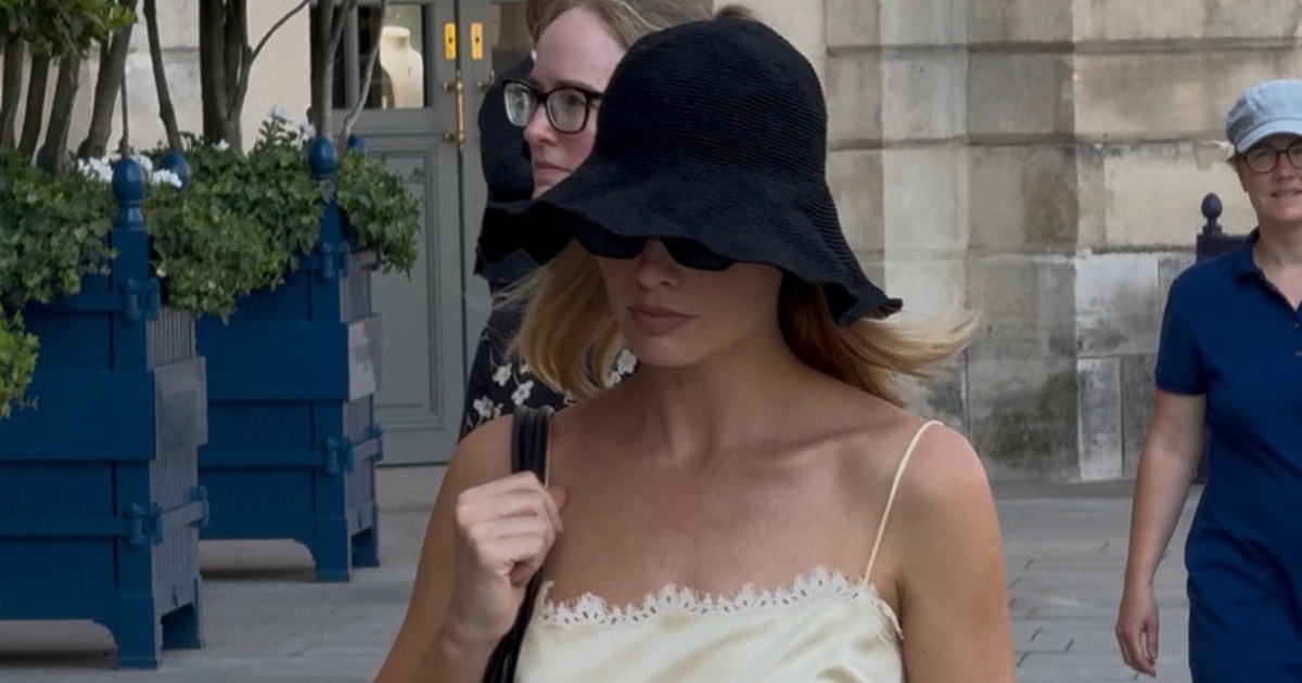 Svidio vam se komplet Margot Robbie? Znamo gdje ga možete kupiti