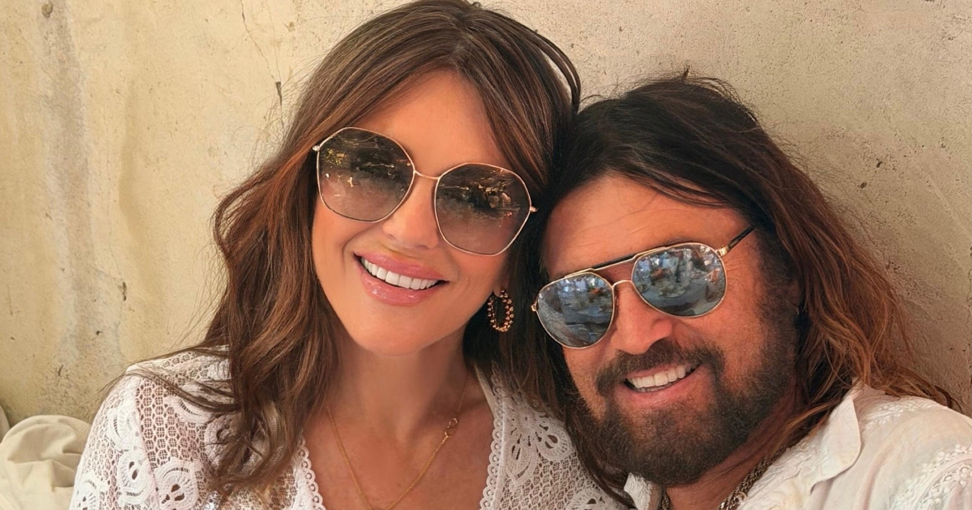 Našli smo haljinu za plažu koju je Elizabeth Hurley nosila na odmoru u St. Tropezu