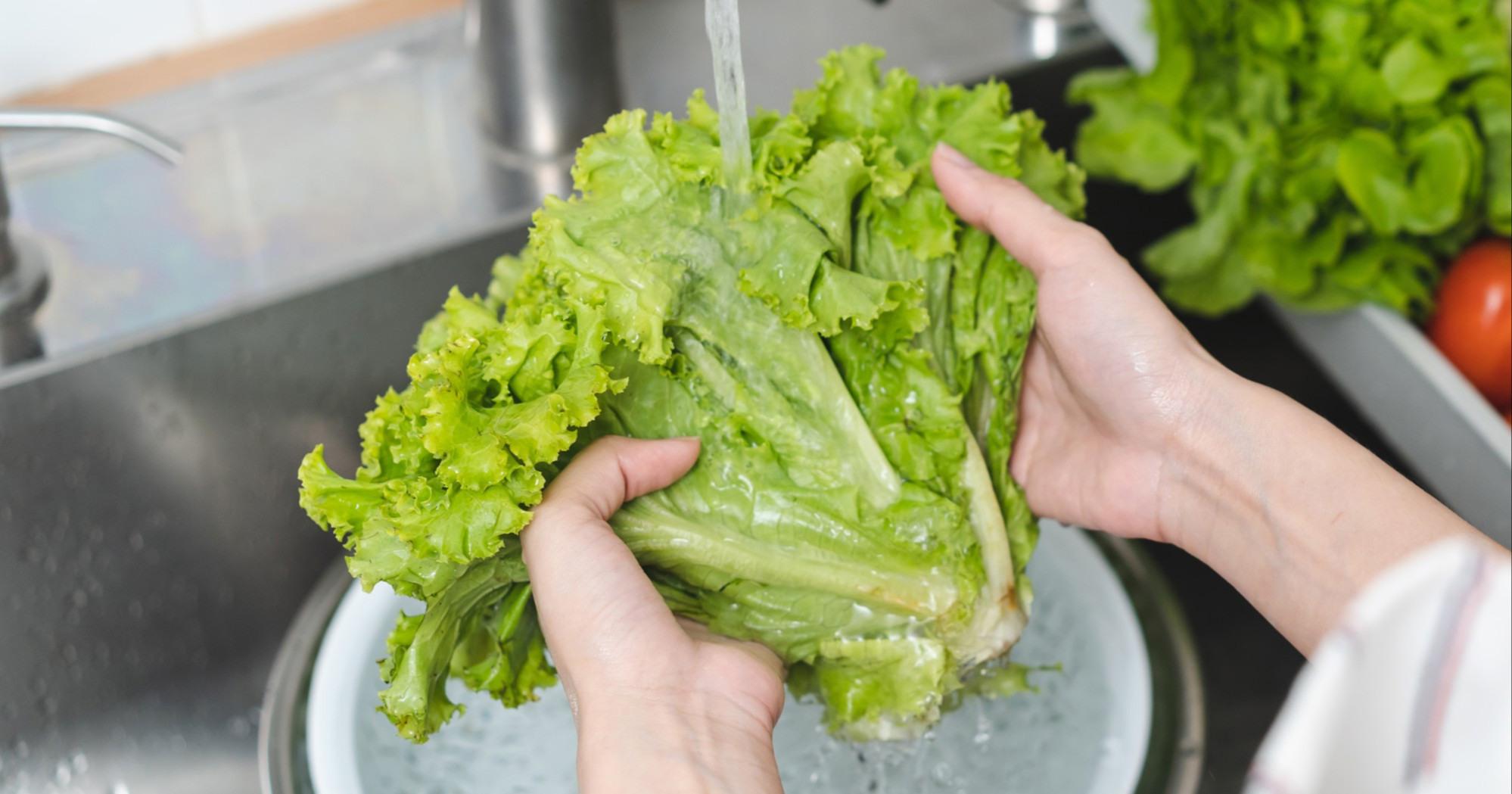 Zelena salata bogata je vitaminima i antioksidansima, a može pomoći i hidrataciji