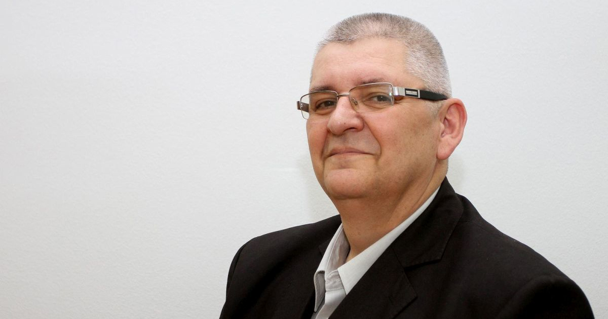 Ispred osječkog HNK prosvjed zbog otkaza. Predsjednik kazališnog vijeća je Anto Đapić