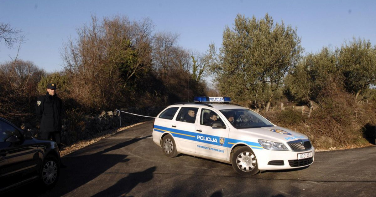Na Krku vozila pijana, udarila u zid i parkirani auto pa pobjegla