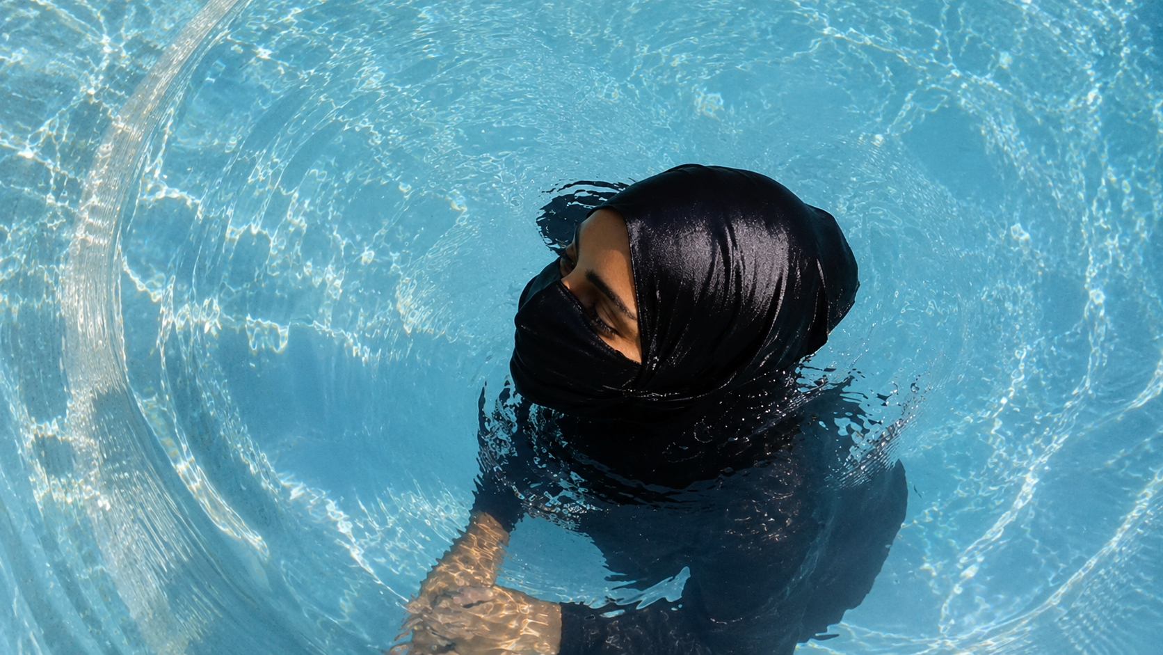Skandal oko "burkinija" na bazenima u Mariboru. Šef bazena kaže: To nije bio burkini