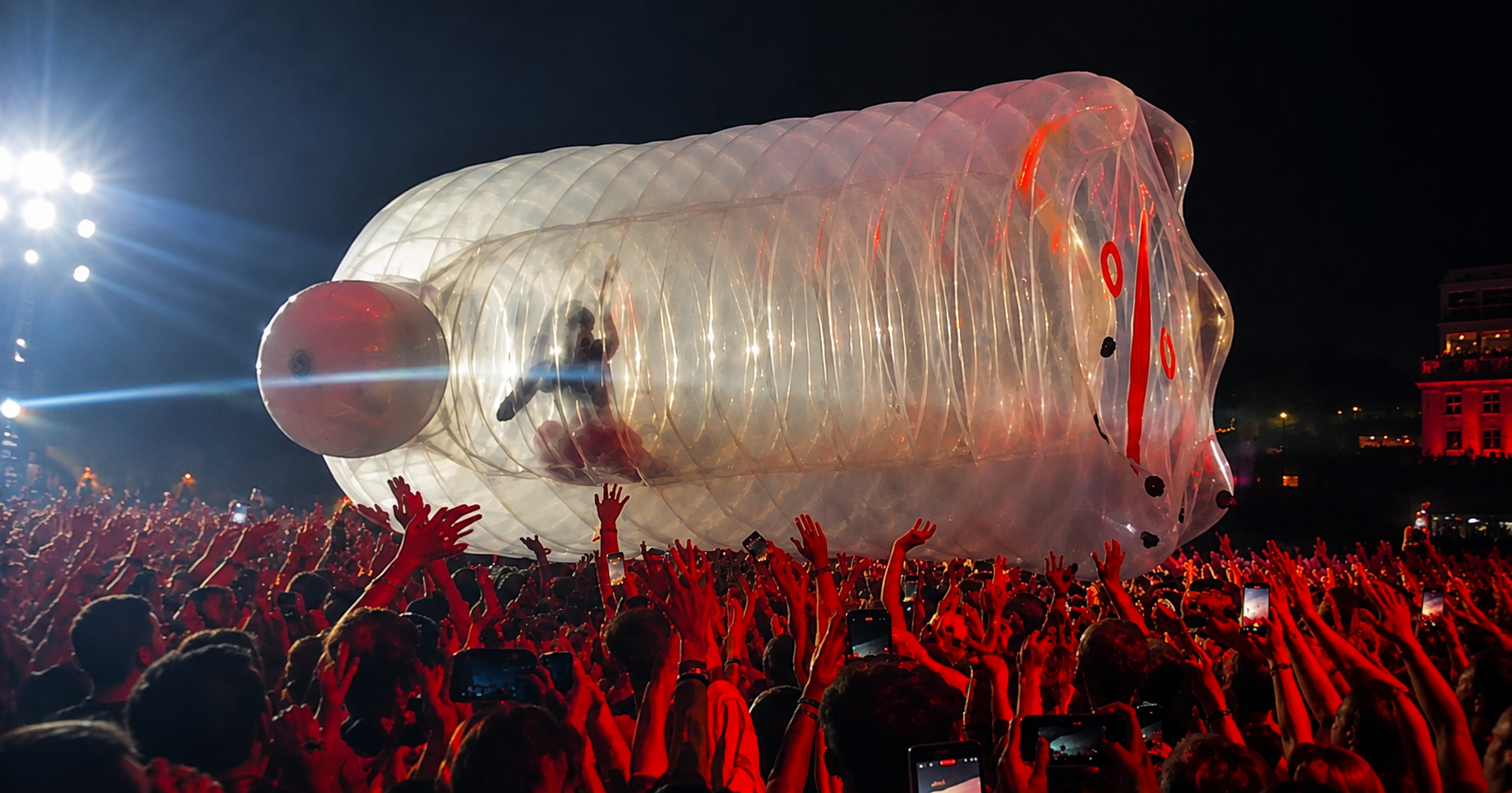 Katy Perry ostala zarobljena u boci na koncertu, publika ju nosila u krivom smjeru