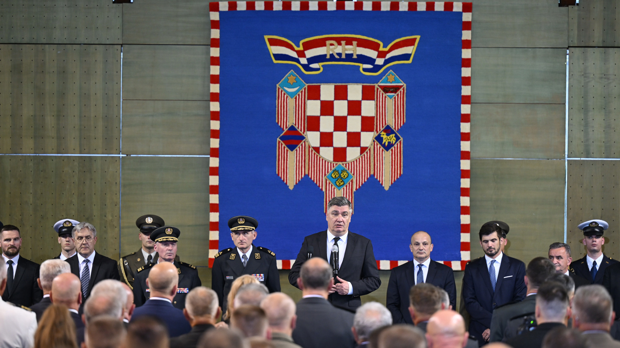 Milanović uručio odlikovanja i promaknuća pripadnicima Oružanih snaga