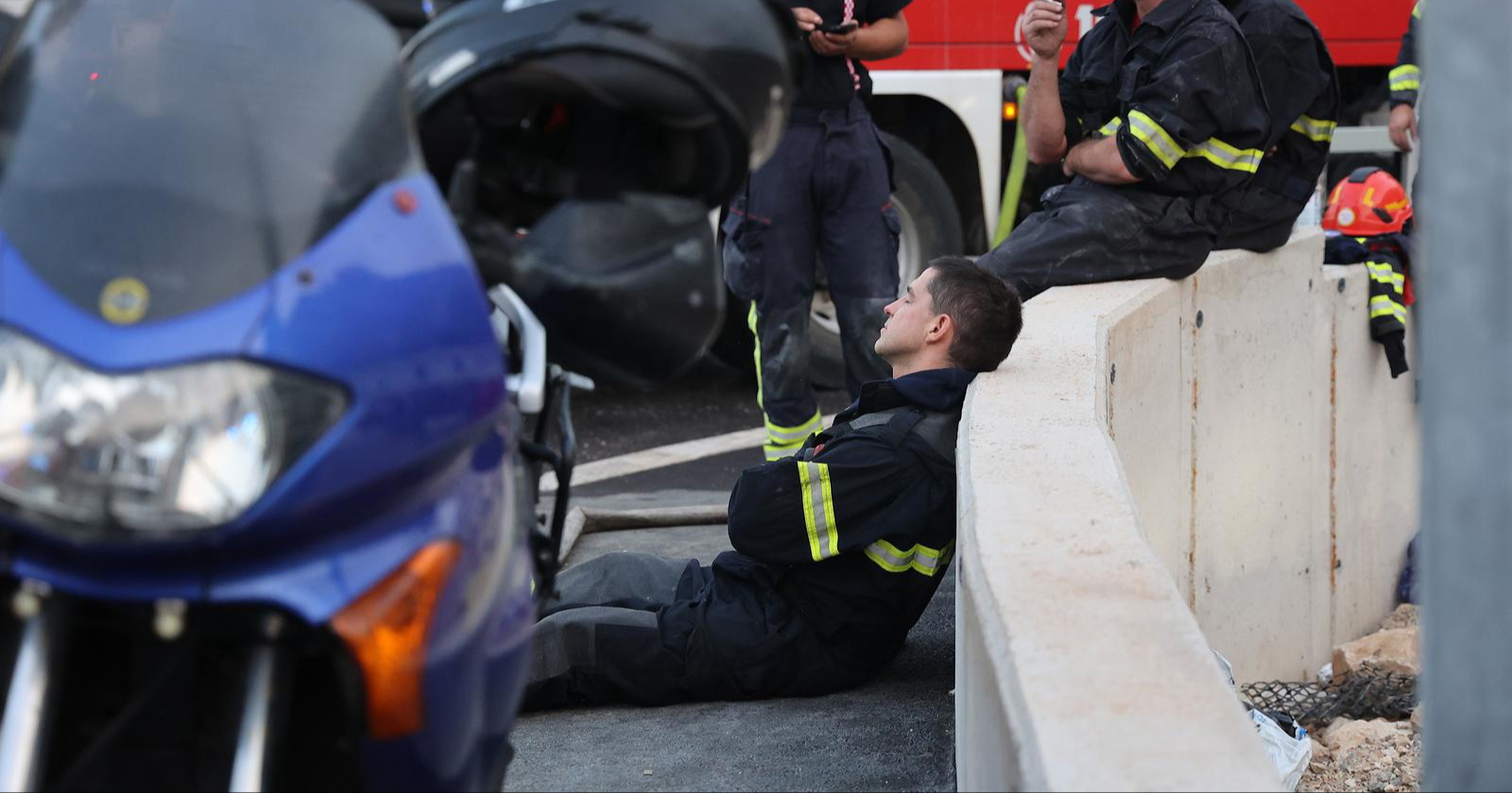 Hvala, heroji! Umorni vatrogasci dočekali su jutro na požarištu u Omišu