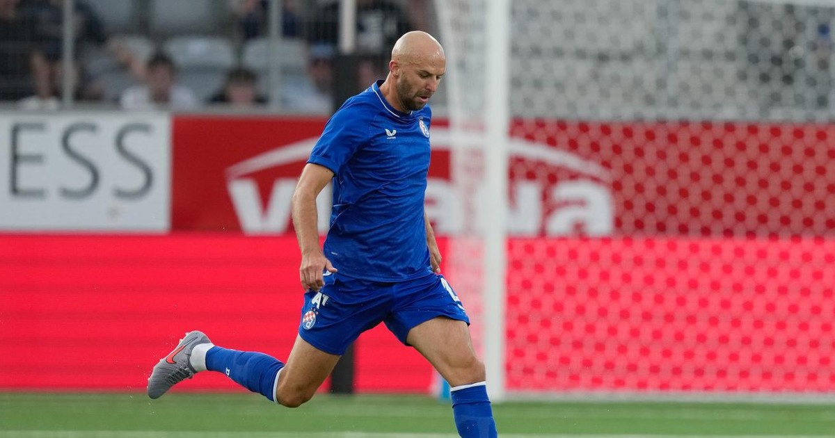 UŽIVO Dinamo vodi s igračem manje i blizu je plasmana u play-off Lige prvaka