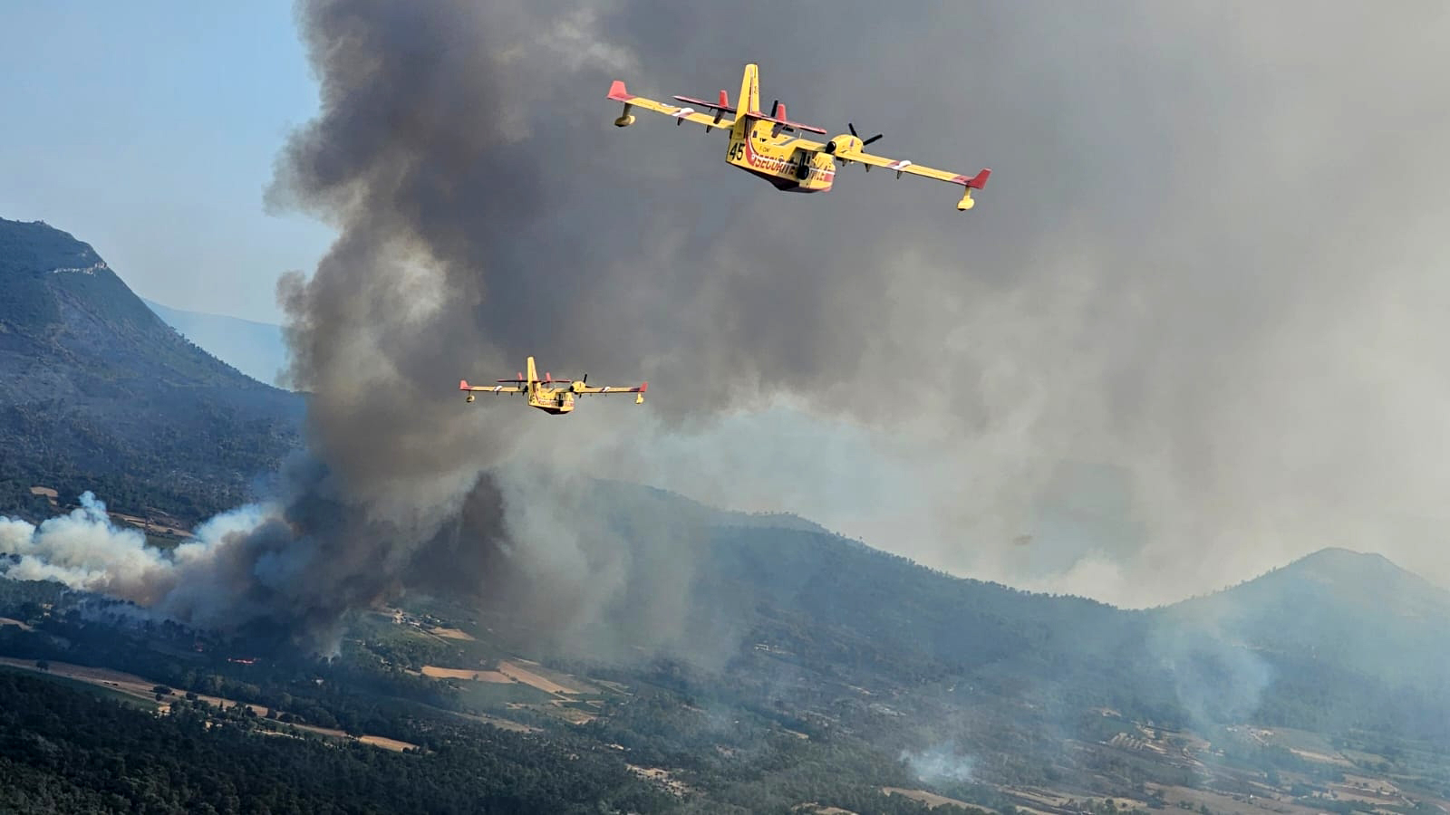 FOTO Hrvatski piloti gase strašne požare u Francuskoj: "Ulažemo maksimalne napore"