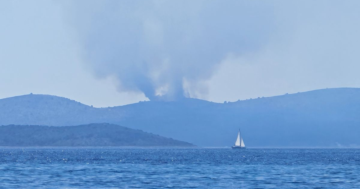 Opet se razbuktalo na Dugom otoku. Poslan kanader
