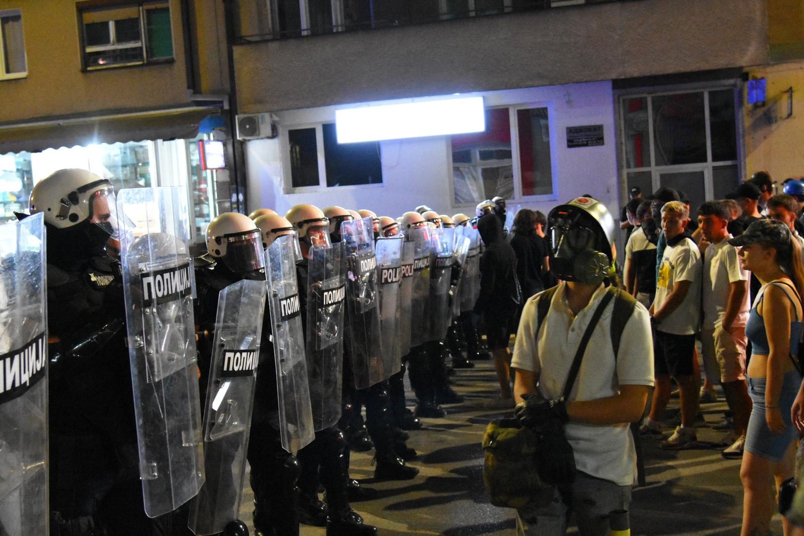 U Nišu pedesetak muškaraca napalo bajkere koji podržavaju studente