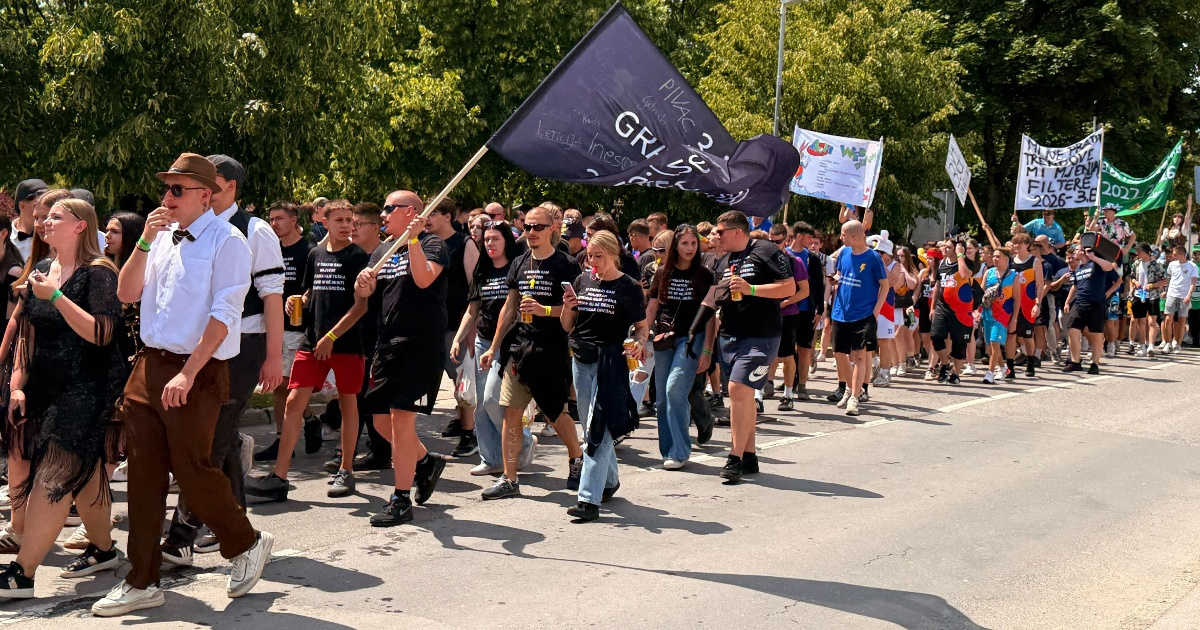 1700 maturanata proslavilo kraj škole velikim mimohodom kroz Varaždin