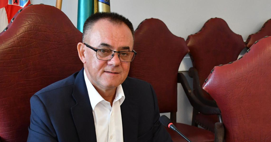 Uhljebili su onog nasilnog HDZ-ovog župana. Ima plaću od 3000 eura