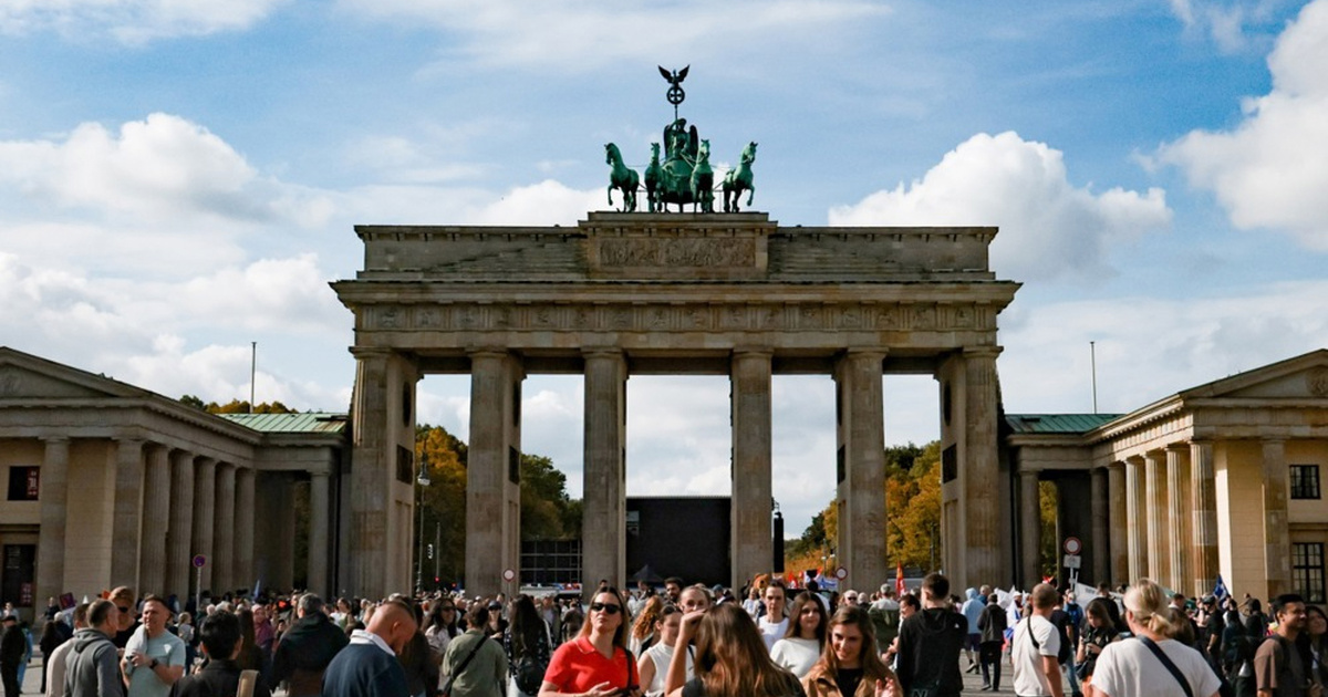 Brandenburška vrata nakon 24 godine dobivaju novu rasvjetu