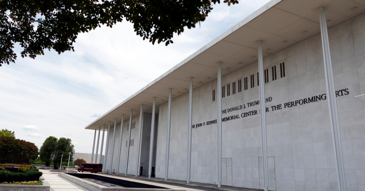 Kennedy Center uklonio Trumpovo ime sa svoje web s