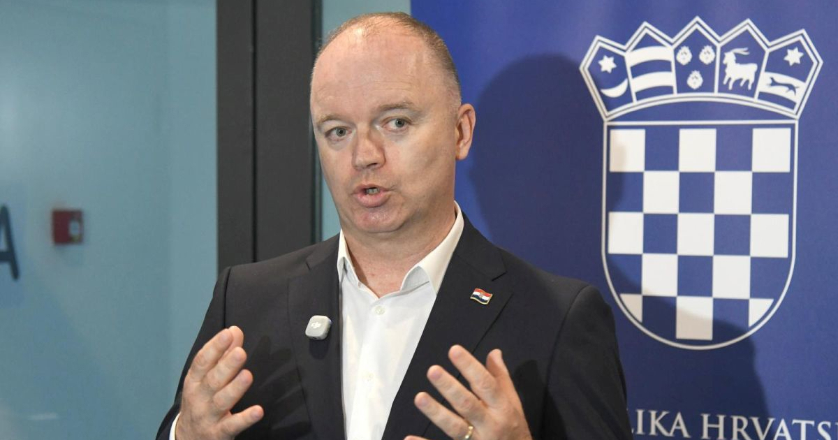 Ministar demografije: Država mora biti uz obitelj od trenutka kada se dijete rodi