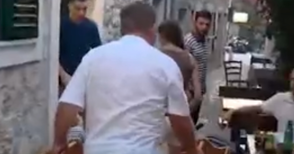 VIDEO U Primoštenu nasrnuo na dječja kolica. Policija: Uhitili smo ga čim smo saznali