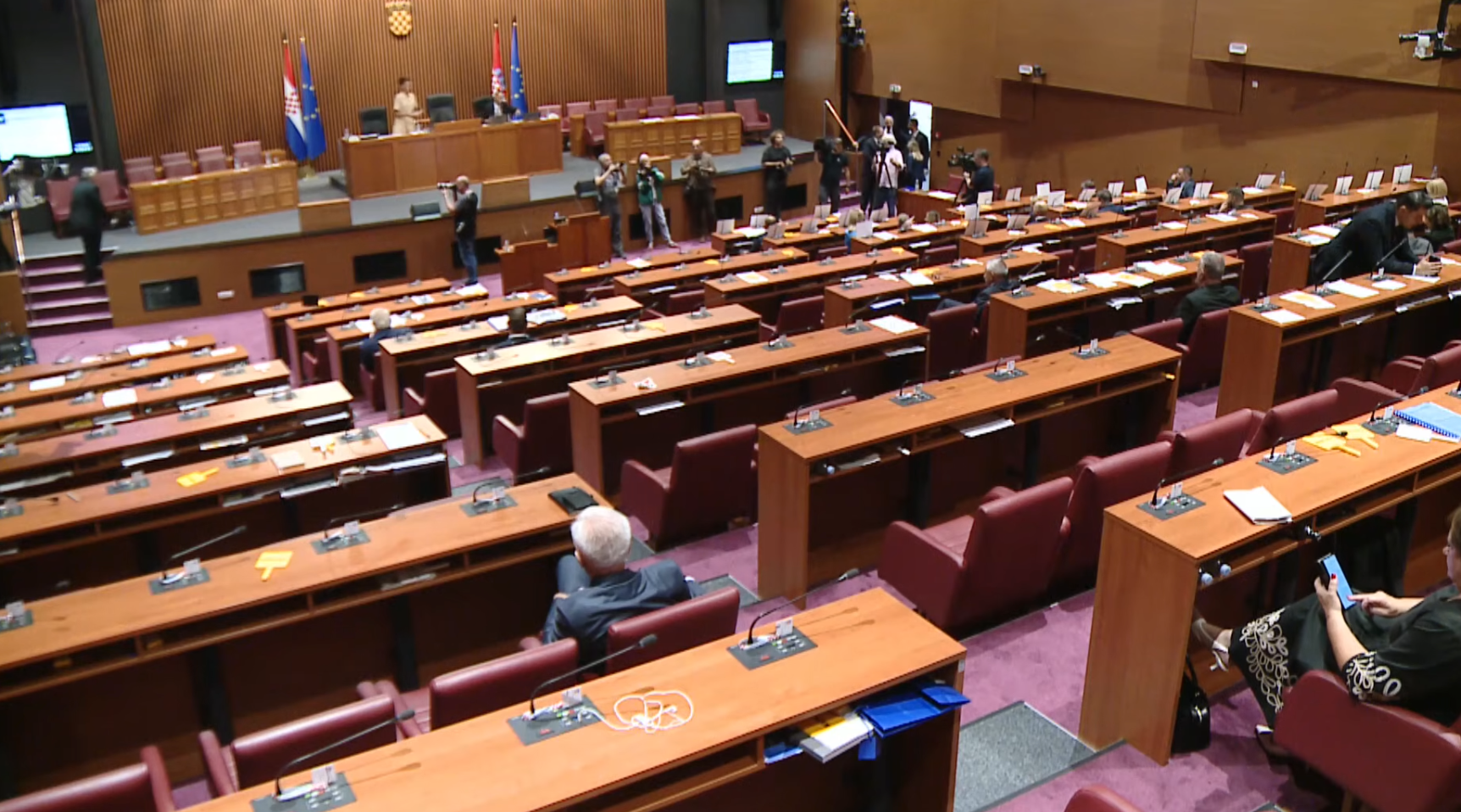 Nastavlja se sjednica. Hajdaš Dončić o Gospiću: Prvo zatvorite ventil, a onda vodu