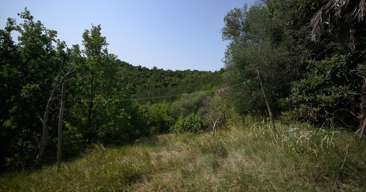 Na državnoj zemlji izgradio dva objekta i zid dug 70-ak metara