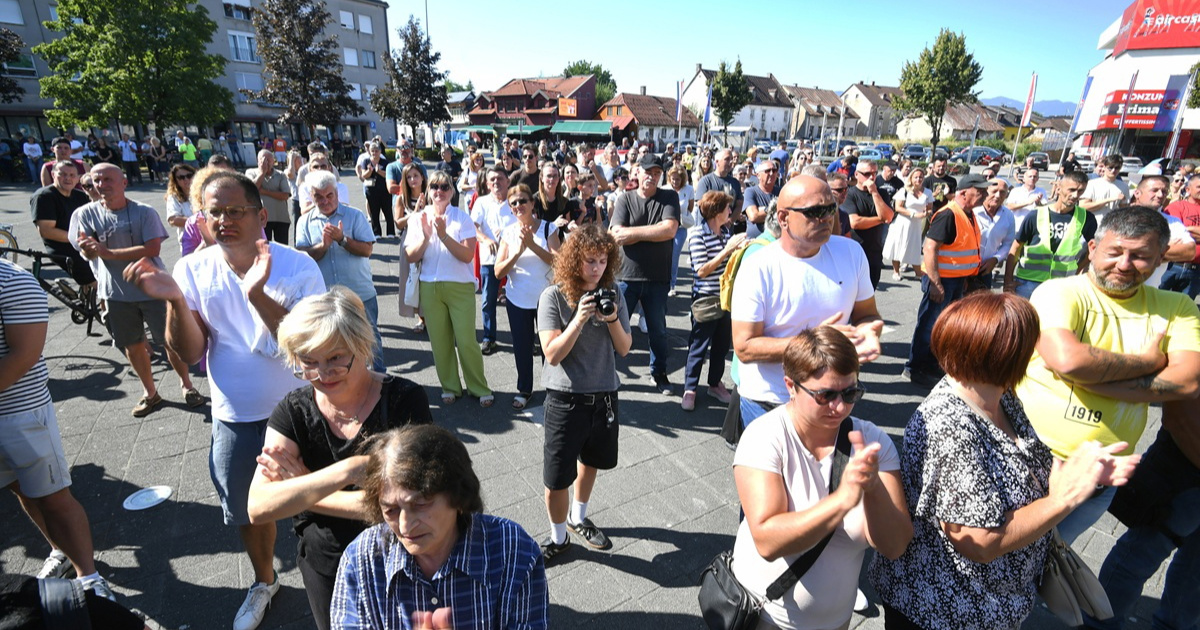 Stotine ljudi prosvjeduju u Gospiću zbog opasnog otpada: "Izdali su Liku"