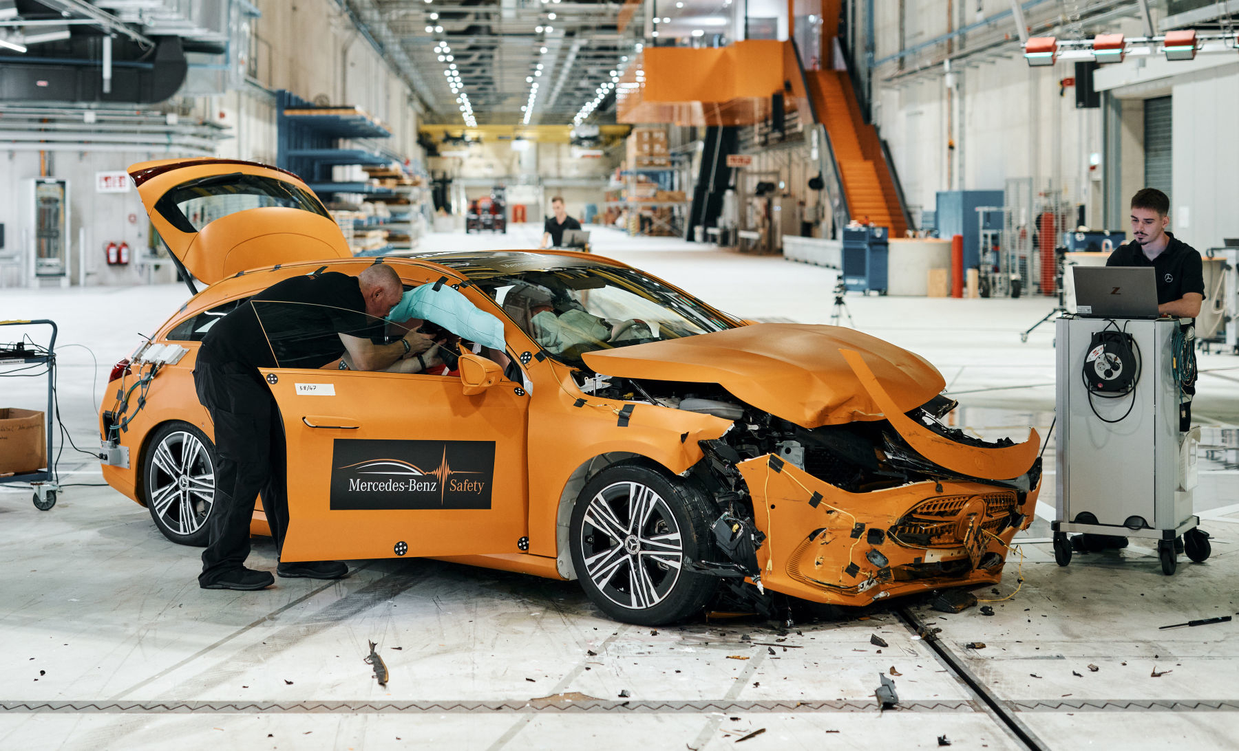 Mercedes uništio dva CLA modela kako bi dokazao njihovu sigurnost