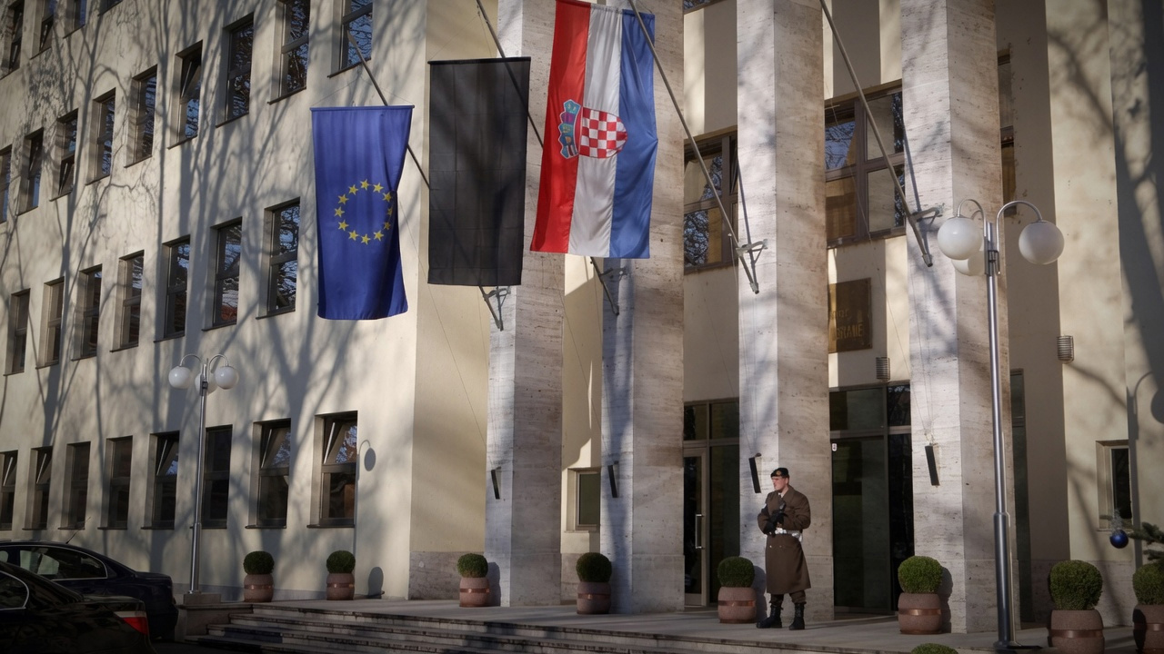 Dobar posao s MORH-om: Nepoznata firma sklapala unosne ugovore, šeficu danas priveli