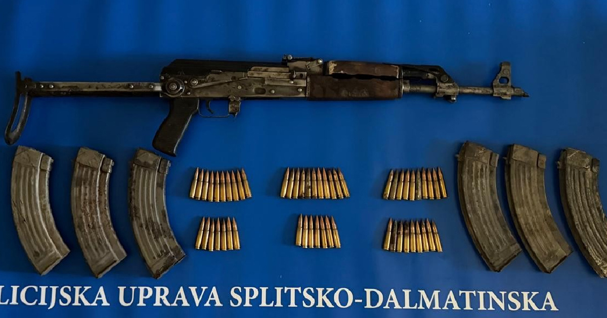 Splićanin (76) napao suprugu, nađen mu kalašnjikov. Sud ga pustio na slobodu