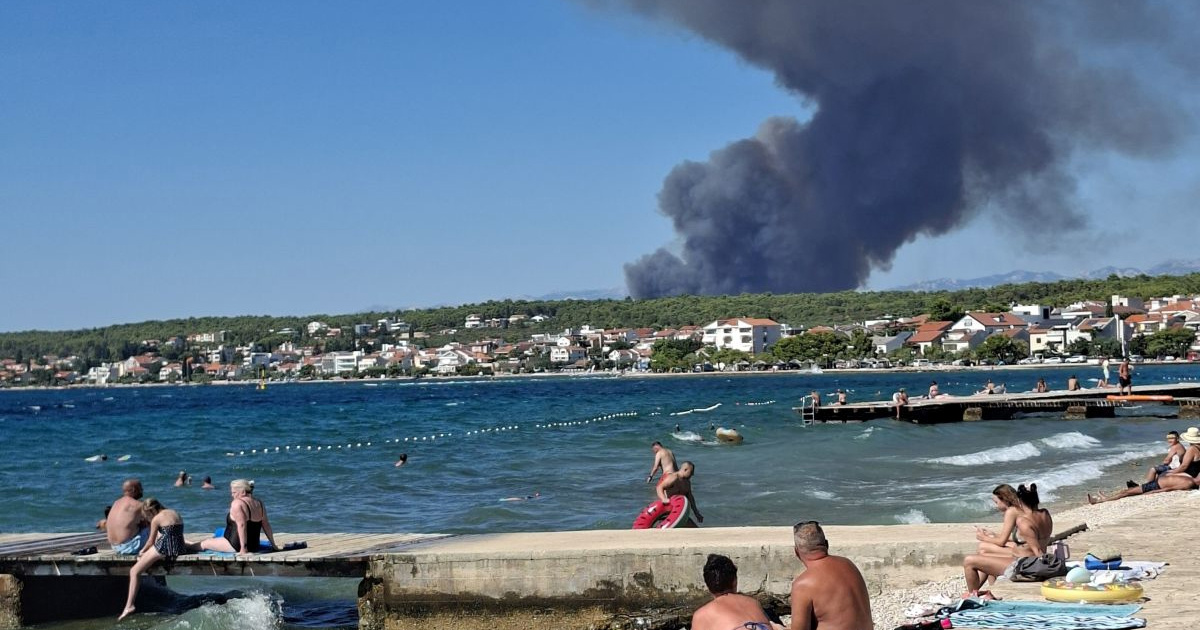 FOTO Gori i kod Zadra