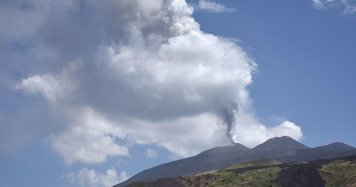 Etna ponovno eruptirala, obustavljeni dolazni letovi u Cataniju