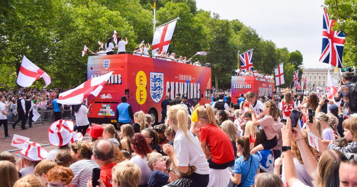 Sun: Britanska vlada u tajnosti priprema paradu ako Engleska