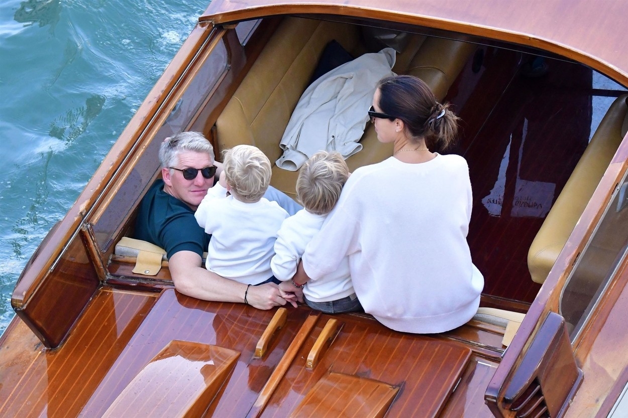 Ana Ivanović i Bastian Schweinsteiger fotografirani u rijetkom izlasku sa  sinovima - Index.hr