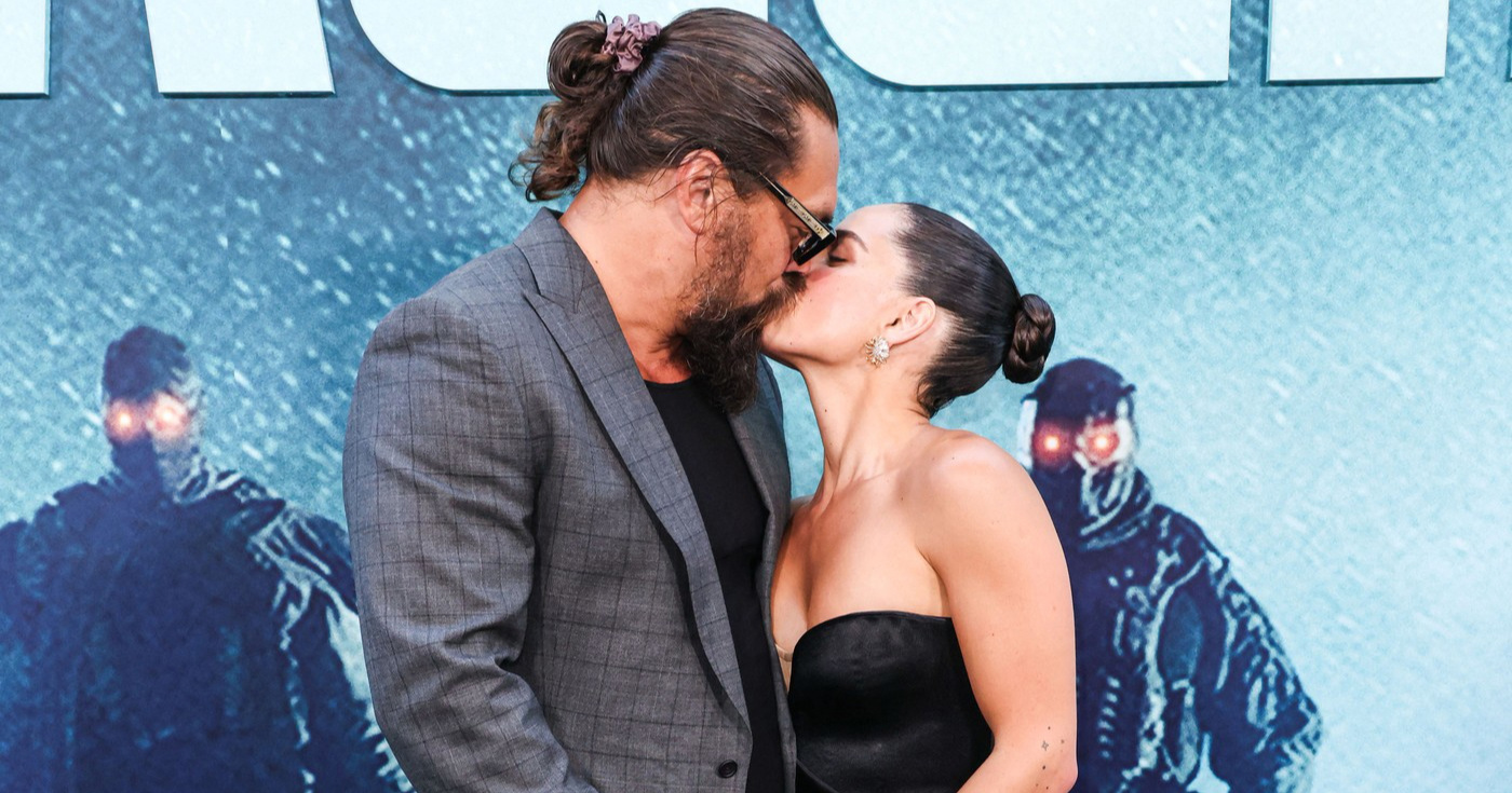 Jason Momoa i Adria Arjona privukli pažnju poljupcem na crvenom tepihu
