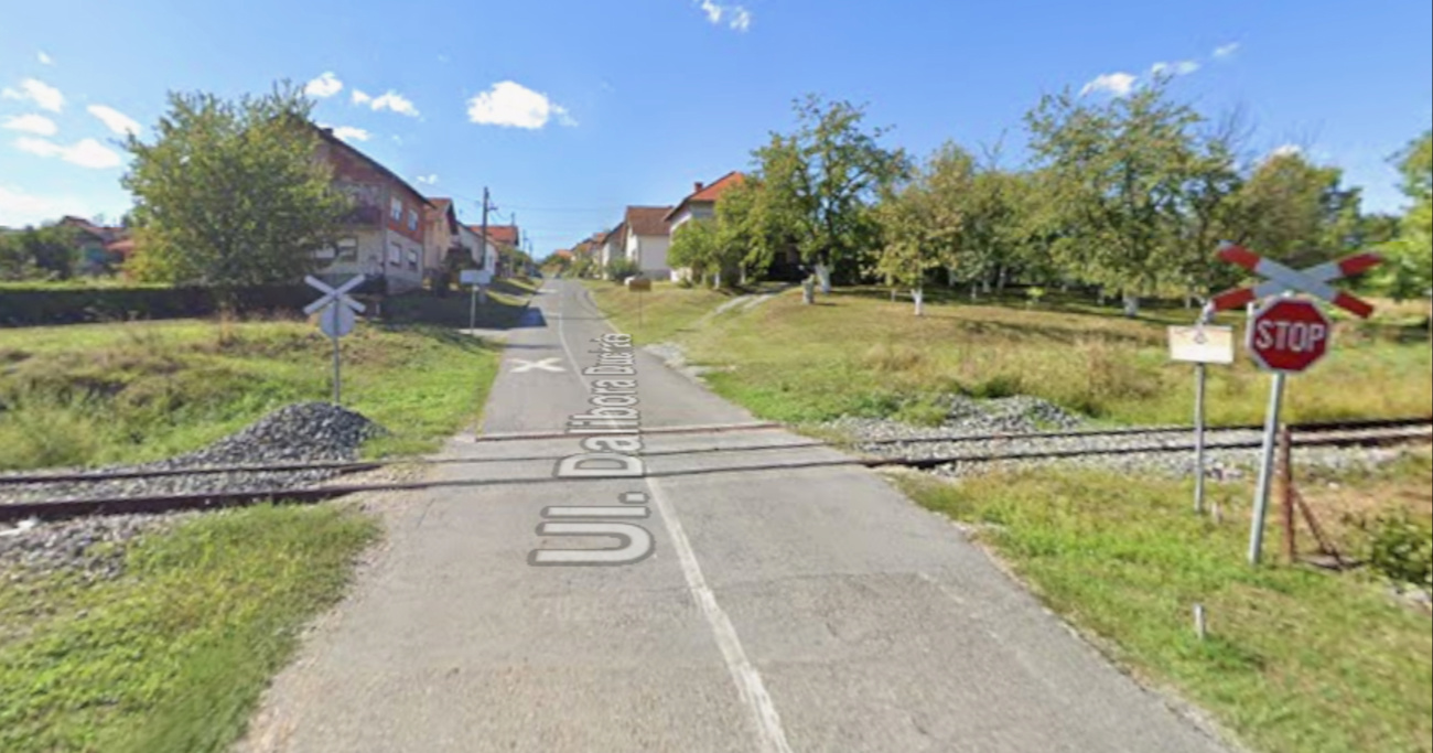 Sudar auta i vlaka kod Pakraca, jedna osoba ozlijeđena