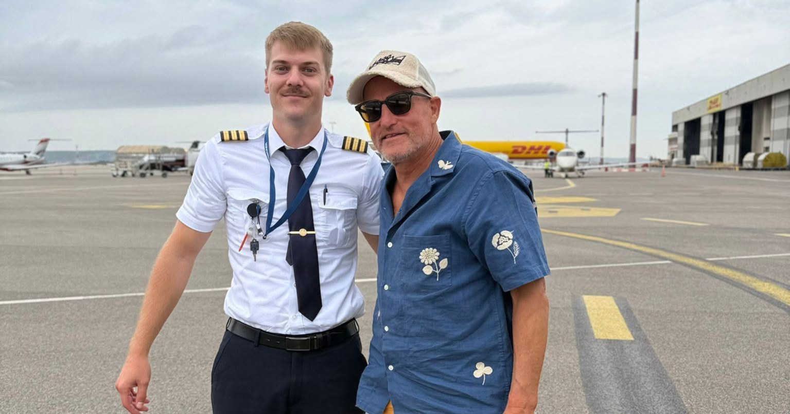 Osječka aviokompanija objavila fotku Woodyja Harrelsona: "Imali smo posebnog gosta"