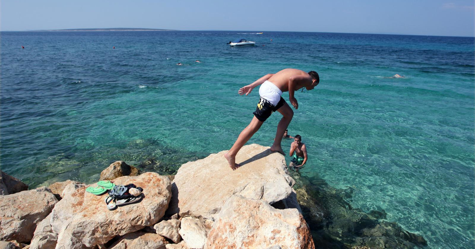 Bizaran prizor s Paga: Na plažu doplutao mrtvački sanduk, brzo otkriven razlog