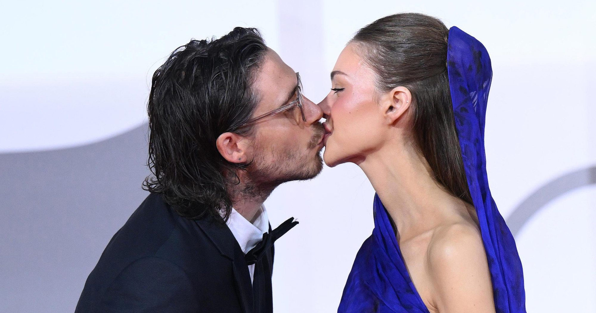 Nicola Peltz i Brooklyn Beckham razmjenjivali nježnosti na crvenom tepihu u Veneciji