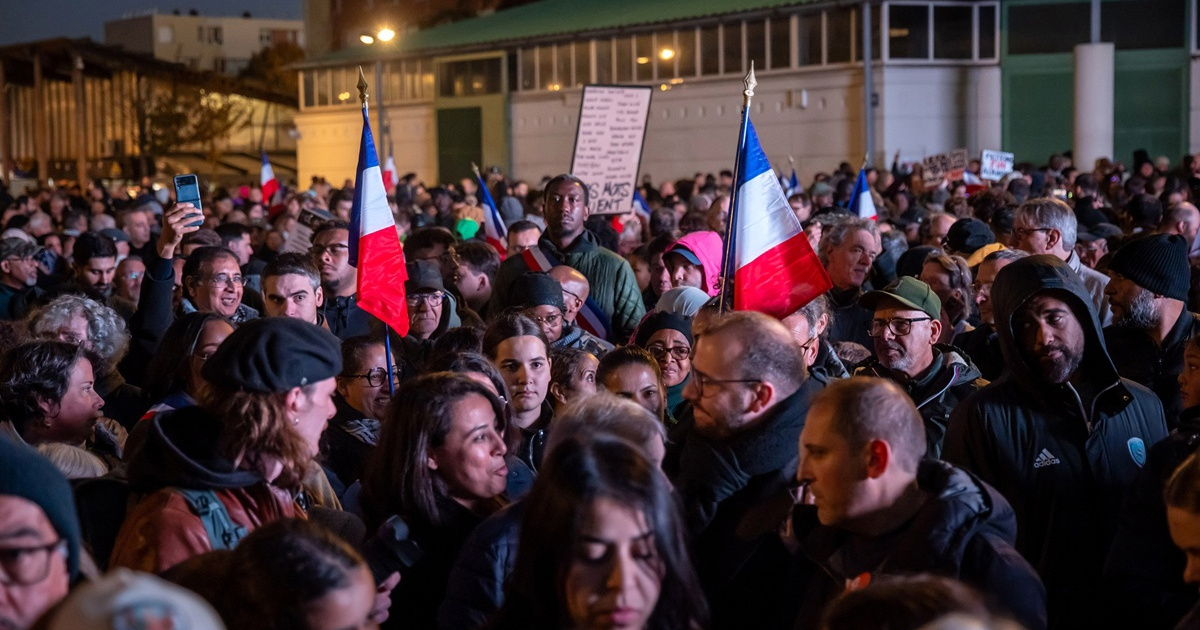 Tisuće ljudi okupile se kod Pariza nakon pucnjave. Napadač ciljano birao žrtve