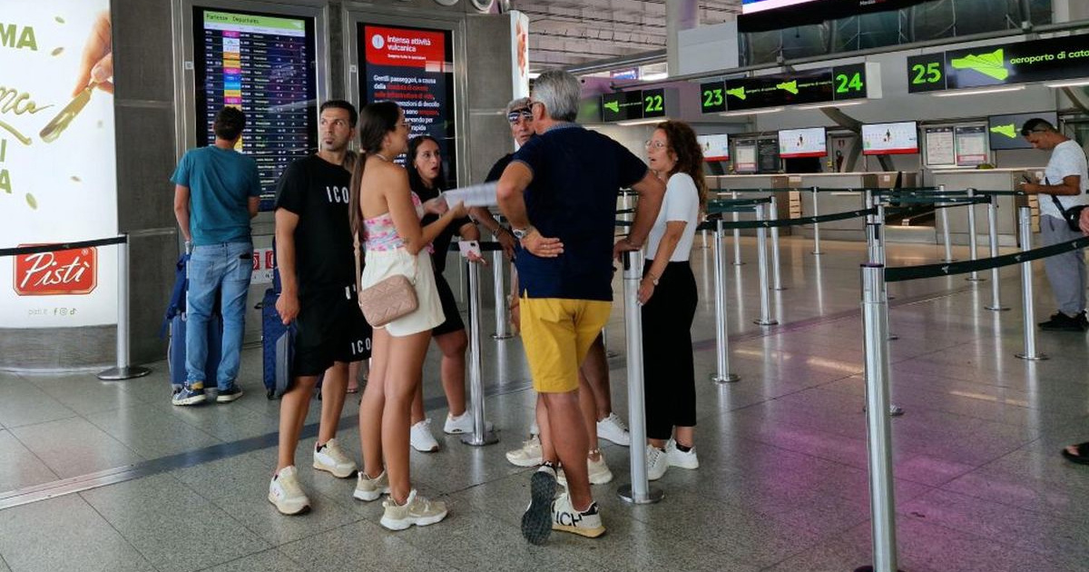 FOTO Zbog erupcije Etne otkazano oko 700 letova