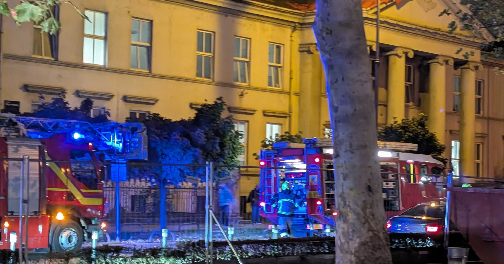 FOTO I VIDEO Vatrogasci u centru Zagreba iza hotela Esplanade