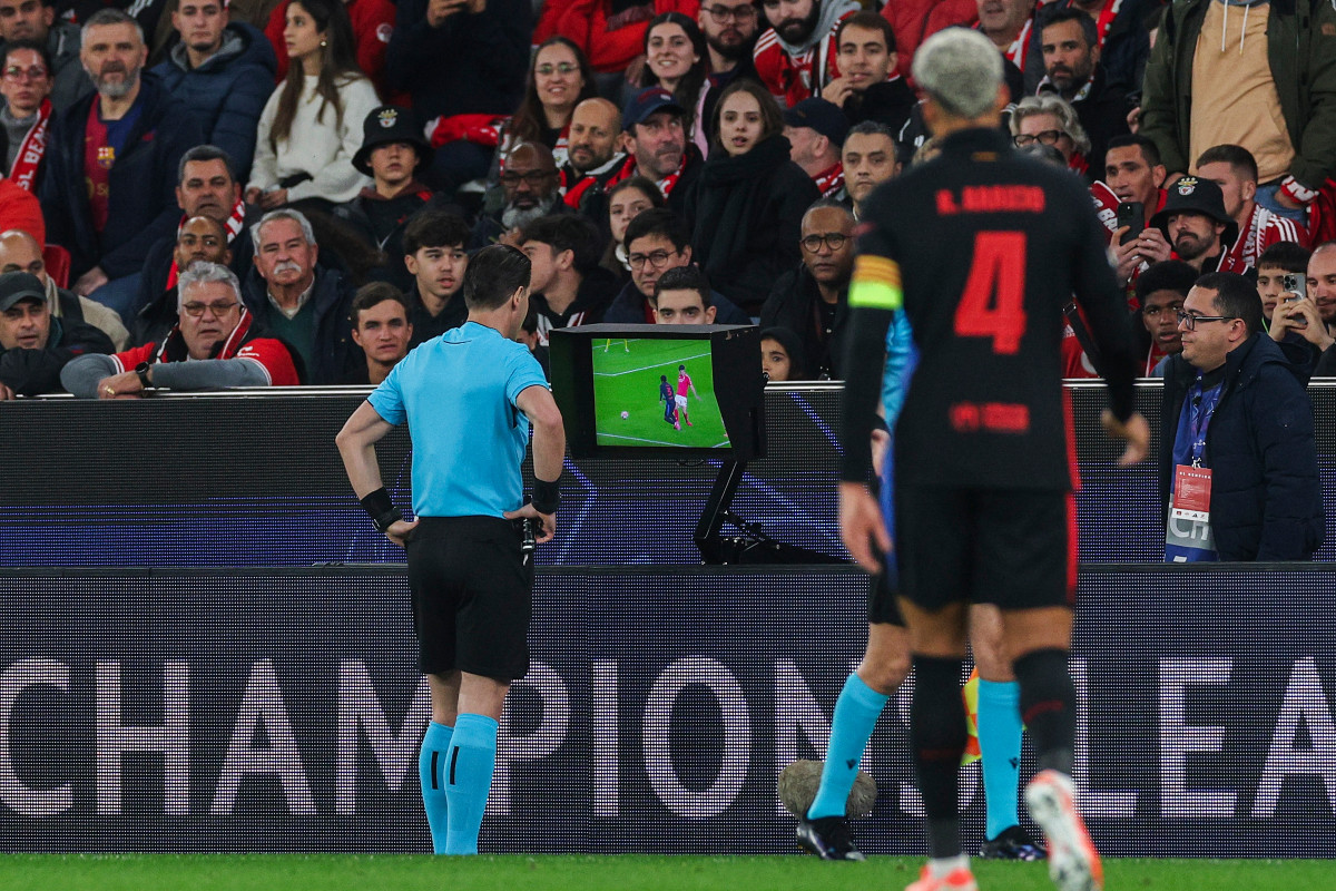 UEFA želi smanjiti utjecaj VAR-a: "Ovo je nogomet, a ne PlayStation"