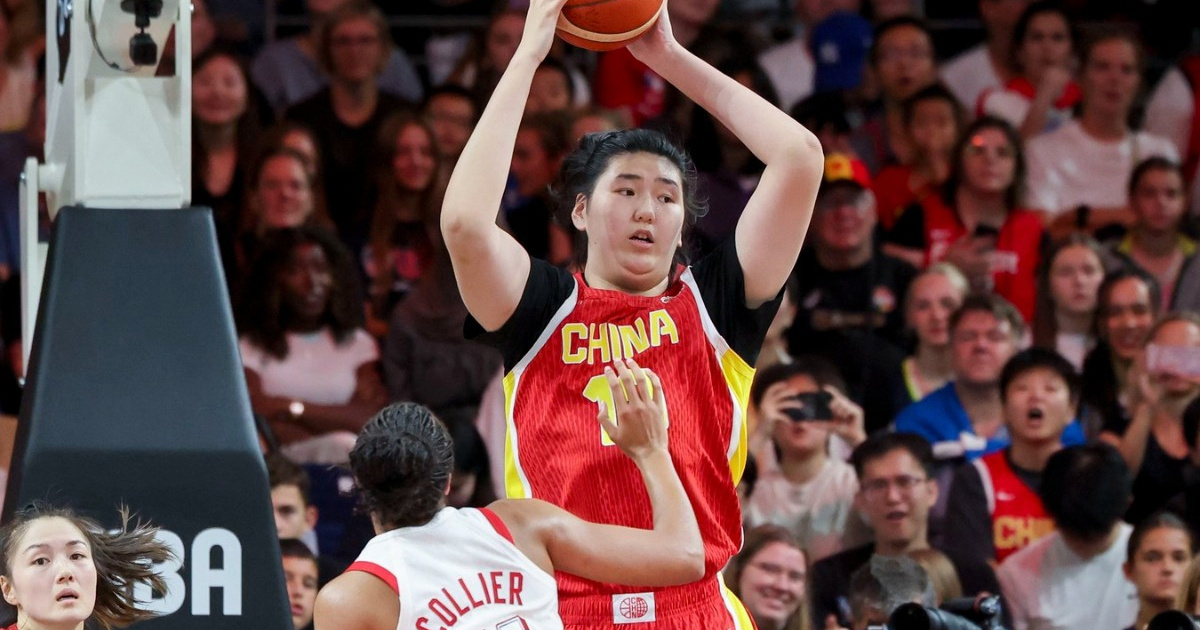 Čudo od 223 cm igra protiv Amerikanki. Pogledajte kako dominira protiv WNBA zvijezda
