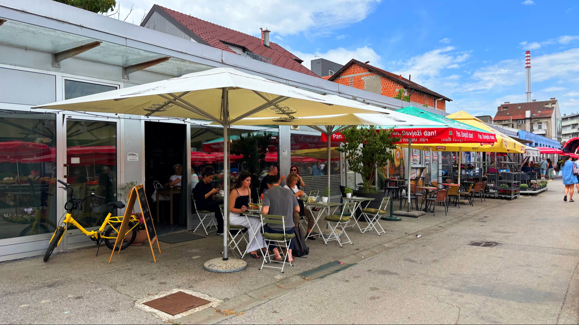 Na Trešnjevačkom placu skriva se mali bistro s dalmatinskom kuhinjom. Bila sam
