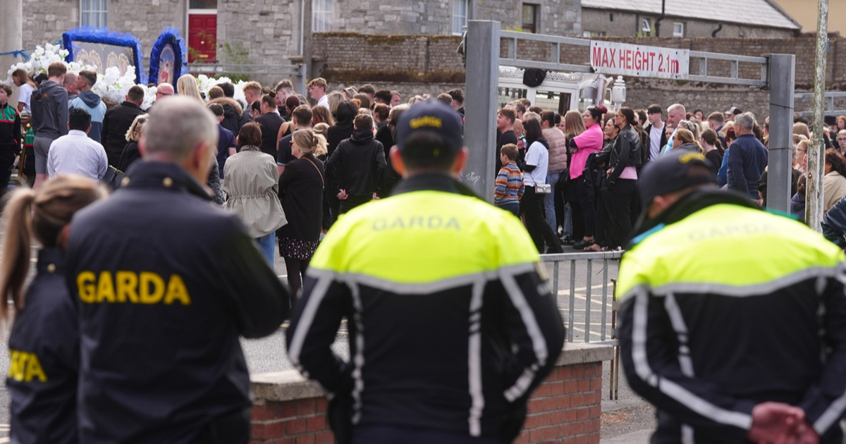 Policija čuvala sprovode dvojice tinejdžera poginulih u sudaru u Irskoj