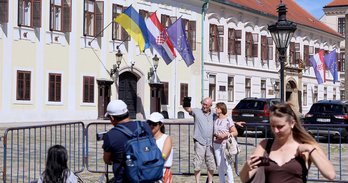 Ukrajinska zastava postavljena na Banske dvore