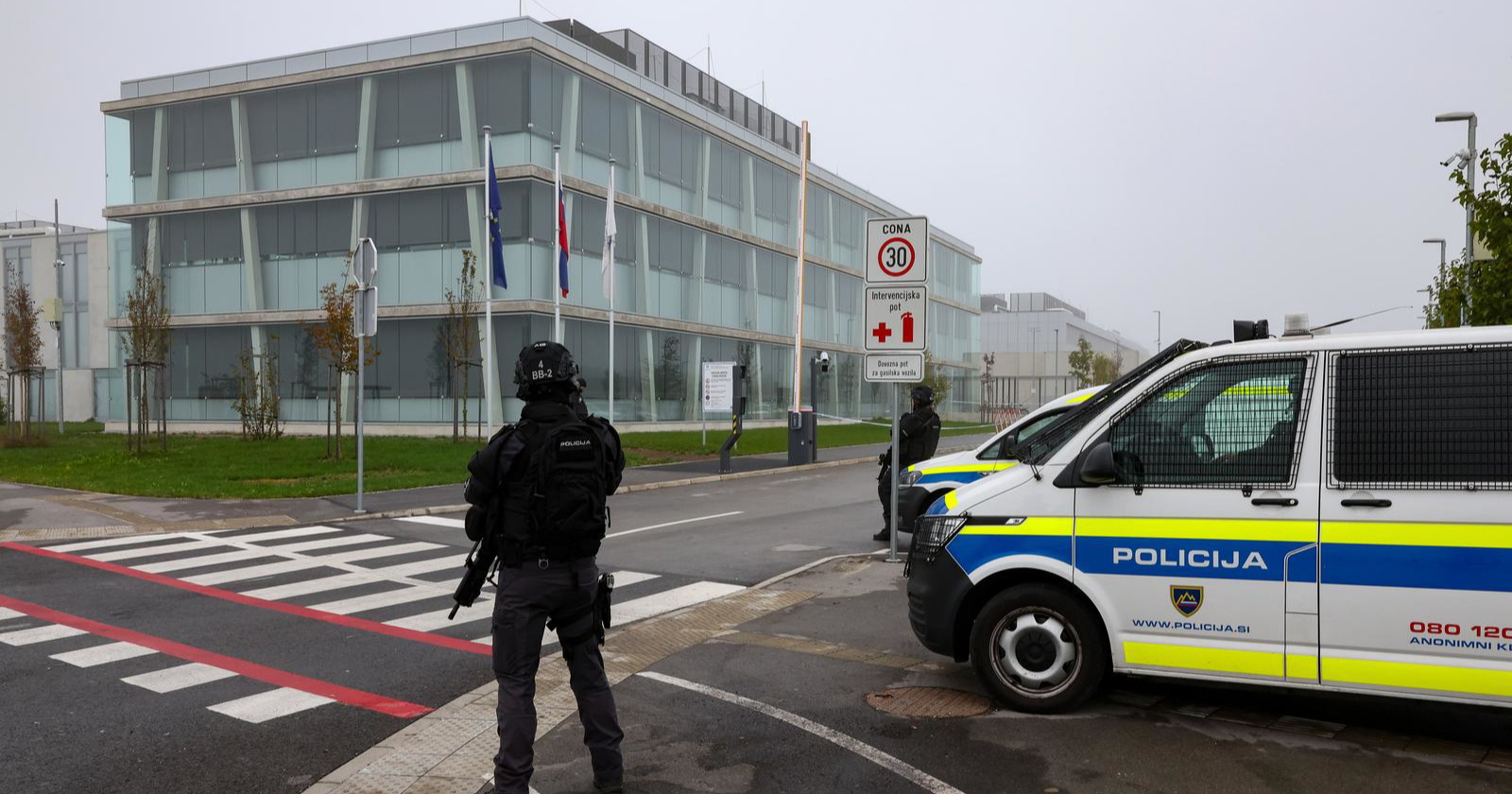 FOTO Velika policijska akcija u Sloveniji. Premješteno gotovo 200 zatvorenika