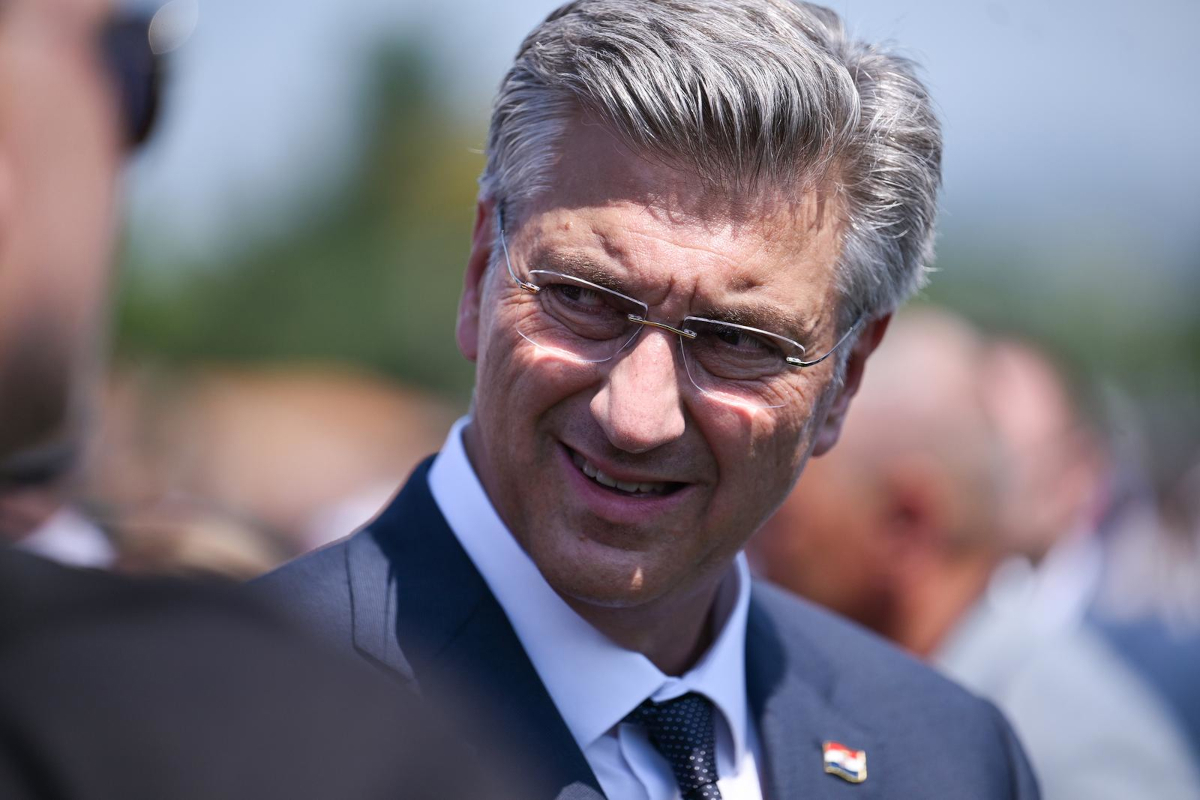 Zašto nijedna afera ne može srušiti Vladu?