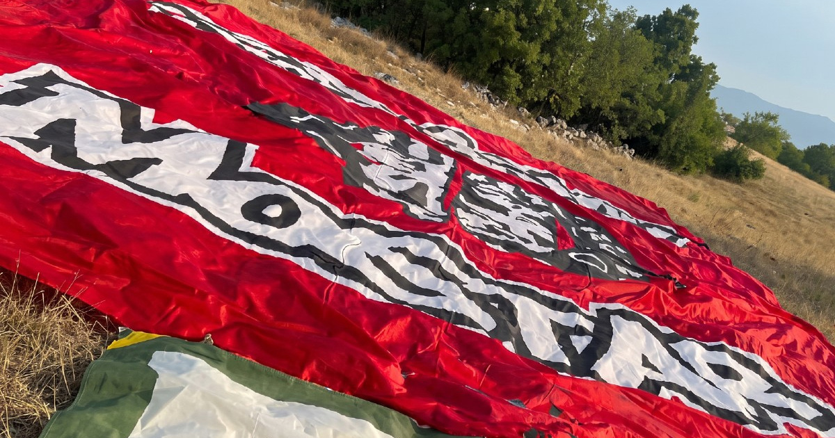 VIDEO Novi navijački sukob u Mostaru. Ultrasi Zrinjskog oduzeli zastave Red Armyju