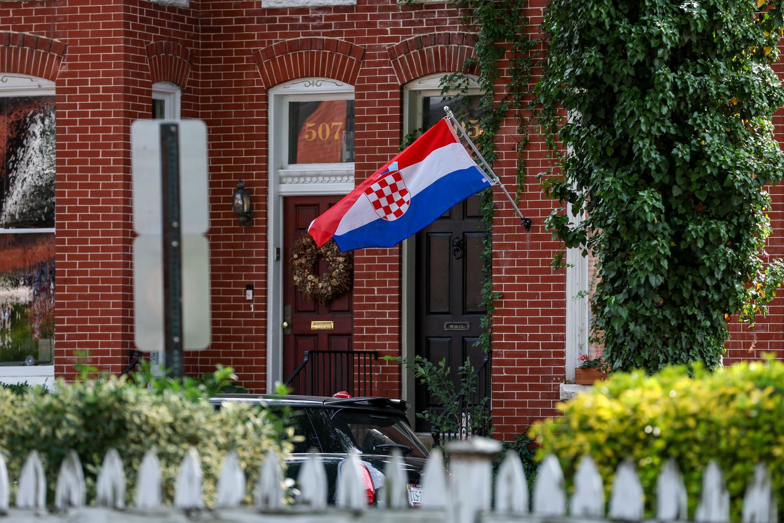 Na obiteljskoj kući u SAD-u osvanula hrvatska zastava kao po