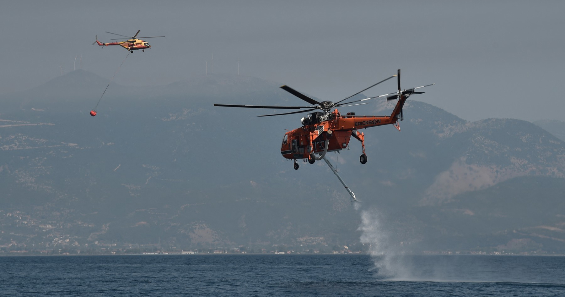 Srušio se helikopter koji je gasio veliki požar u Americi