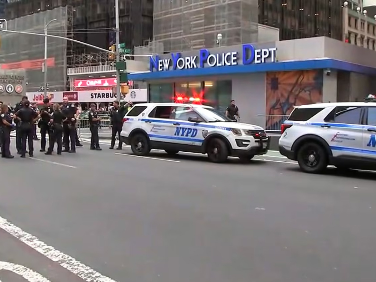 Napad nožem na Times Squareu. Jedna osoba ubijena, policija likvidirala napadačicu