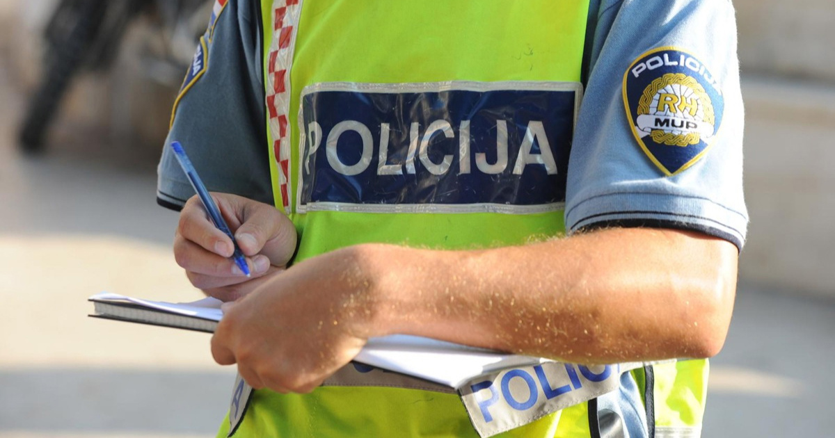 Bježao policiji na mopedu kod Makarske. Nije imao kacigu, dozvolu ni registraciju