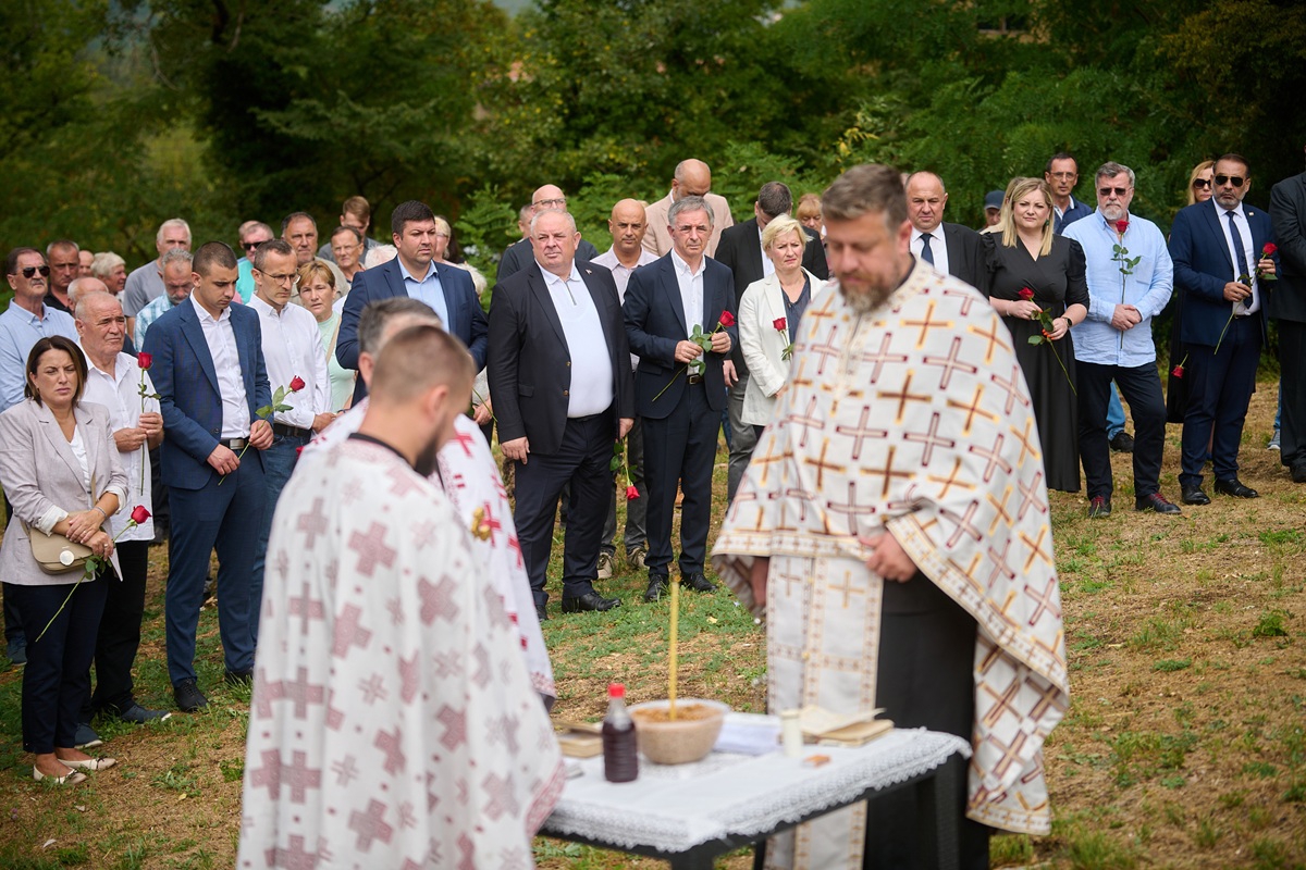 U Gruborima održana komemoracija za Srbe ubijene u Oluji